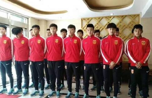 目前罗马已经联系了柏林联合后卫博努奇，谈判已经进入后期阶段，博努奇很有可能在冬窗回到意甲。